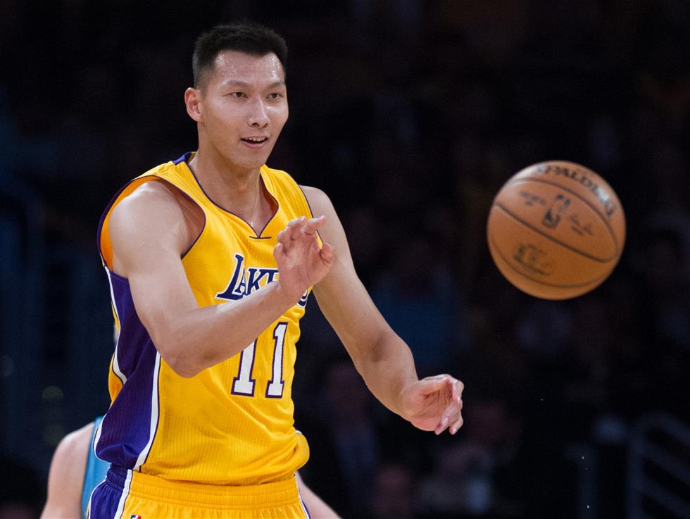 上海队鏖战掘金，易建联扛起全队