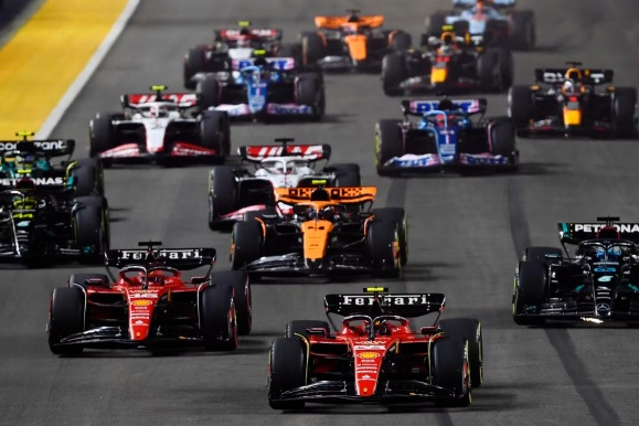 梅赛德斯翻盘法拉利，汉密尔顿刷新纪录