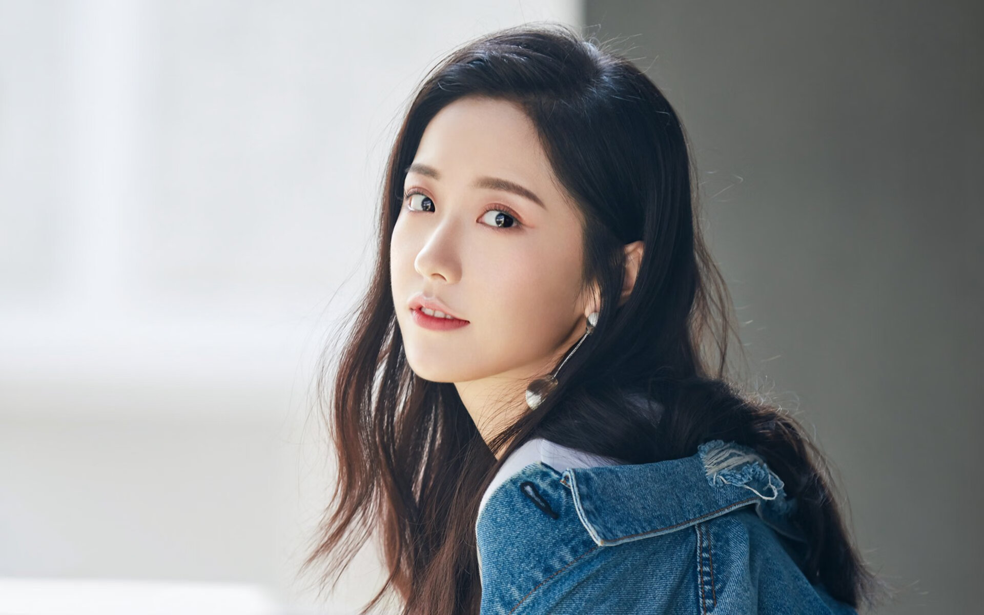 篮球之神降临足球之夜,恩比德的统治力如何让欧冠淘汰赛提前失去悬念