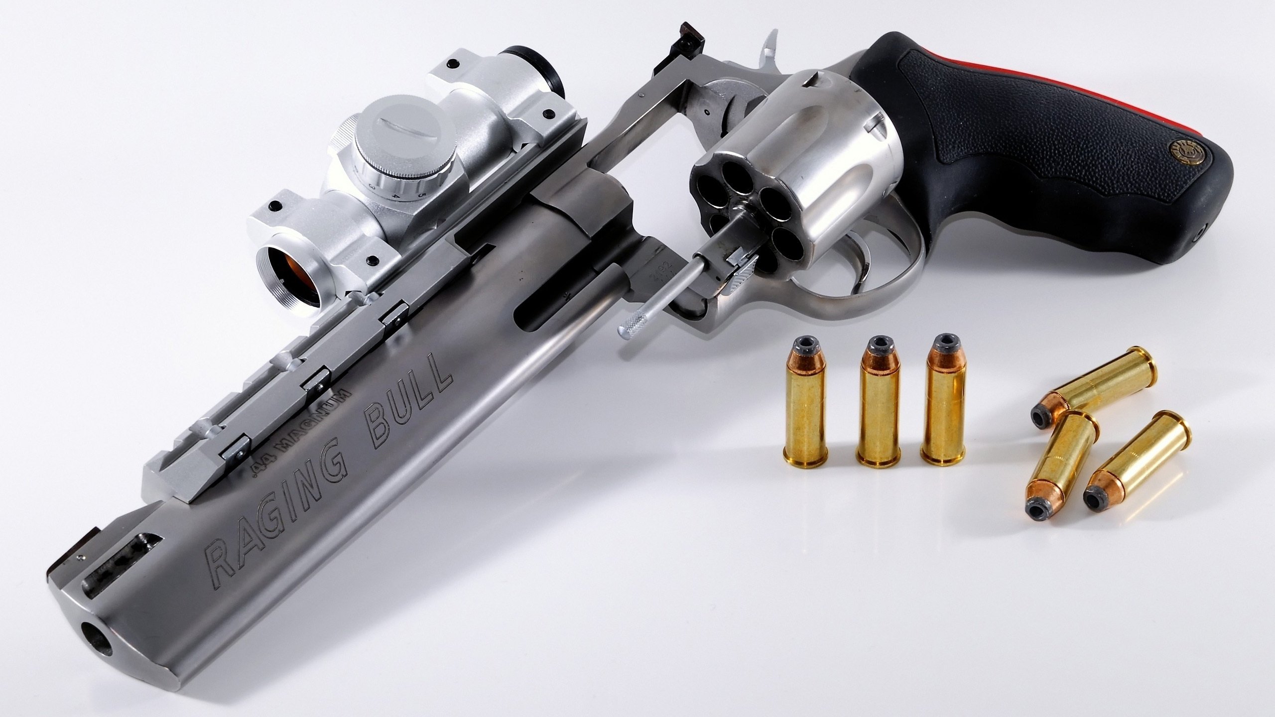 次元融合，德国全息影像强势攻占塞内加尔，莱万在虚拟F1赛道完成年度争冠接管